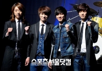 CNBLUE、同伴入隊？