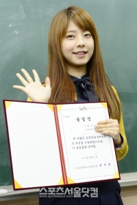 [SSphoto] JUNIEL、“卒業証書、いただきました！”