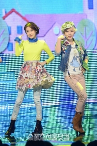 [SSphoto] 2YOON、｢私たち、キレイでしょう？｣