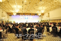東京韓国商工会議所の忘年会に日韓関係者約２００人参加