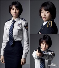 「Three Days」のパク・ハソン、女性警察官の制服姿で“男心”を刺激！