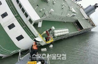 [韓国旅客船沈没] 天候悪化で救助作業中断！現場は“沈痛”