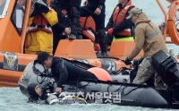 [韓国旅客船沈没事故] もう時間がないのに…無能な韓国政府！死者２９人、生存者の安否はまだ