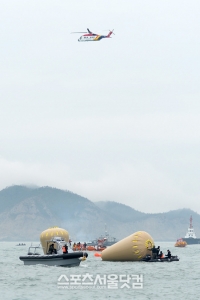 [SSphoto] 沈没したセウォル号、「どうか生きていて」