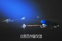 [韓国旅客船沈没事故] 救助活動再開！悪天候の中で“必死の総力”