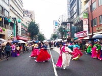 2014年大久保祭り、雨の中にも大盛り上がり！韓国文化をダイナミックさが観客魅了！