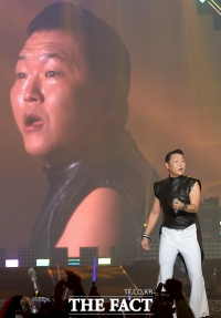 [Photo] PSY、驚いた表情！！