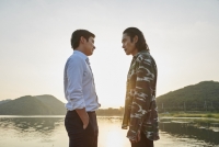 イ・ビョンホン＆チョ・スンウ共演映画「内部者たち」、11月公開を決定！