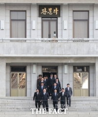 [Photo] 板門閣から南側に移動する北朝鮮の代表団
