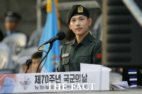 【Photo】兵役中 ZE:A イム・シワン、韓国軍イベントに司会者として登場