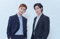 東方神起、11月27日（金）配信限定新曲「SMALL TALK」のジャケット写真＆新ビジュアルを公開