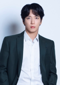 CNBLUE ジョン・ヨンファ、大人のクリスマスムード漂うアンコール公演収録！『JUNG YONG HWA JAPAN CONCERT 2020 “WELCOME TO THE Y’S CITY”』 5月17日発売のLIVE DVD＆Blu-ray＆LIVE CD BOICE盤限定特典ティザーを公開！
