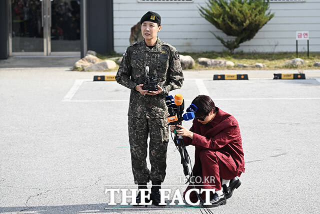 【Photo】BTSのRMとVが軍除隊!